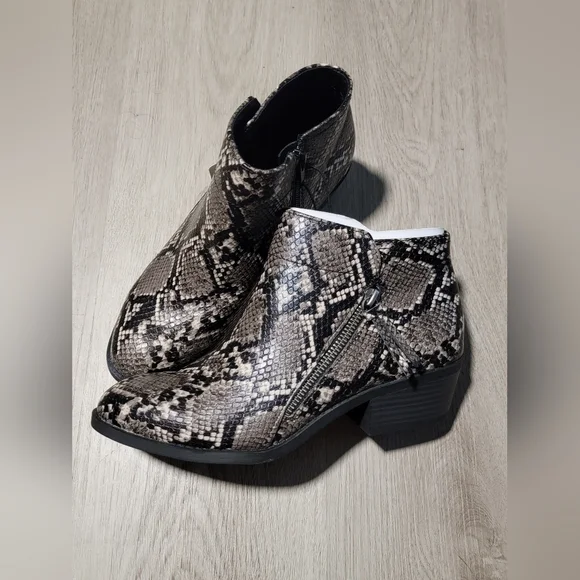 Arizona | Women's Snakesprint Low Boots - Picture 5 of 7